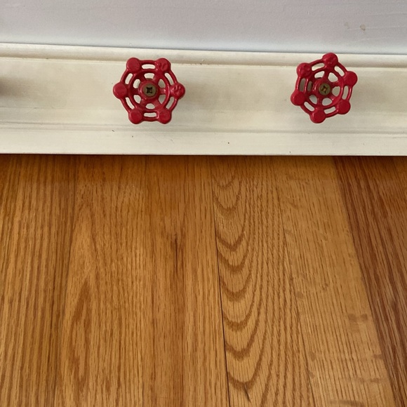 Clever Hanger from Plumbing Supplies. - Picture 7 of 13